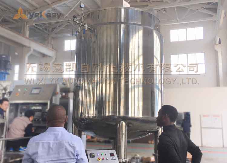 乌干达日化生产不锈钢搅拌罐设备验货2